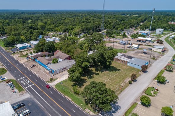303 S Johnson St, Mineola, TX 75773